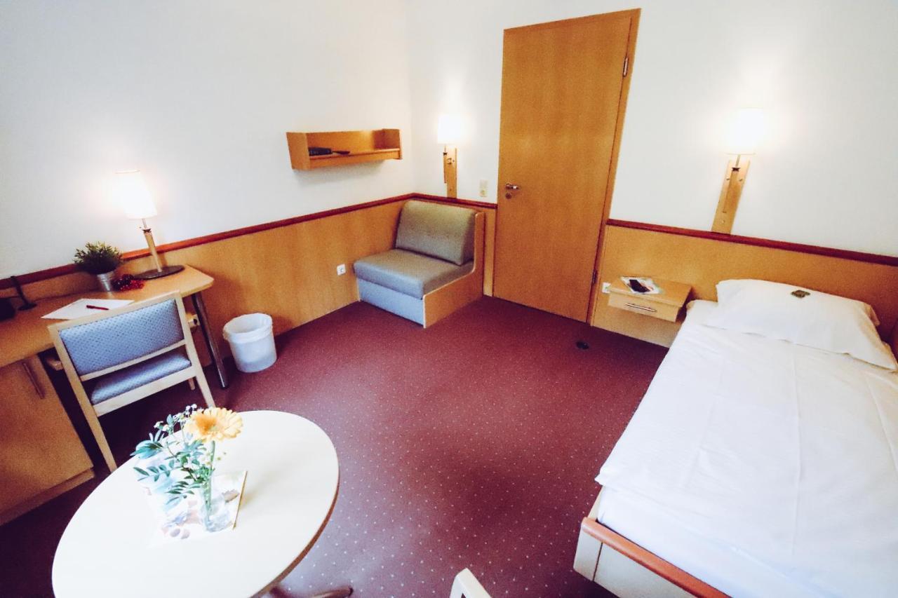 Cvjm-Tagungshaus Kassel Am Unesco-Welterbe Bergpark Wilhelmshoehe Ngoại thất bức ảnh